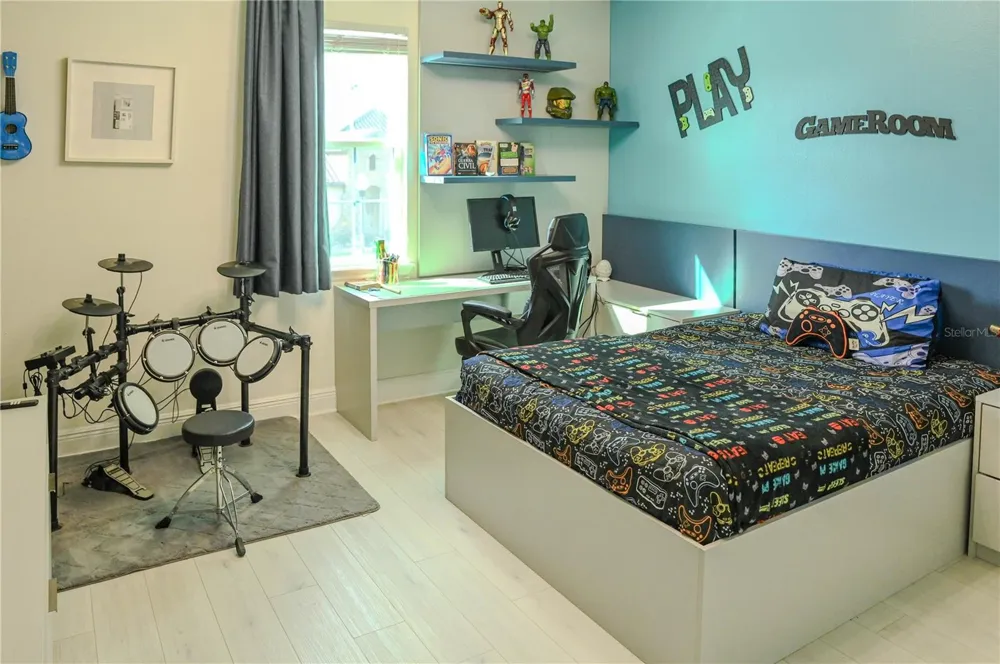 8109 LUDINGTON CIRCLE Orlando, FL 32836