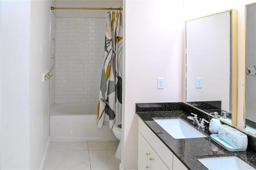 8109 LUDINGTON CIRCLE Orlando, FL 32836