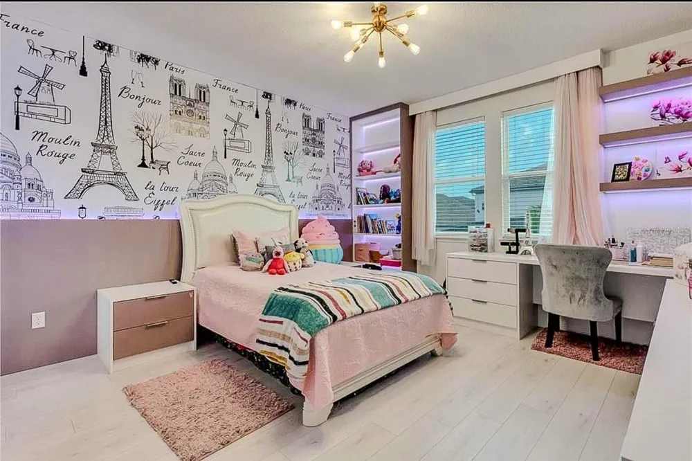 8109 LUDINGTON CIRCLE Orlando, FL 32836