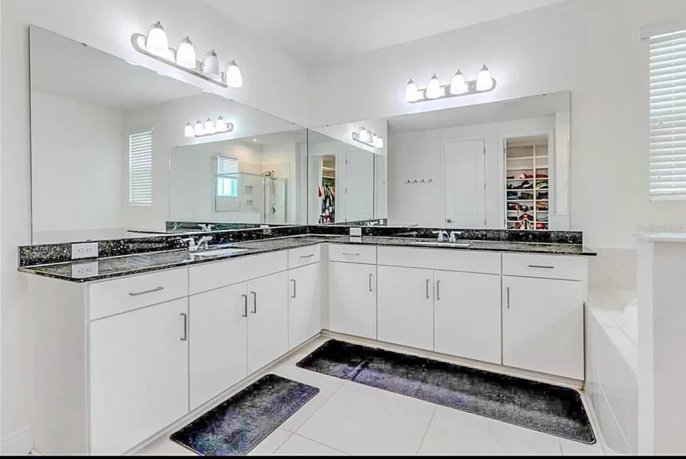 8109 LUDINGTON CIRCLE Orlando, FL 32836