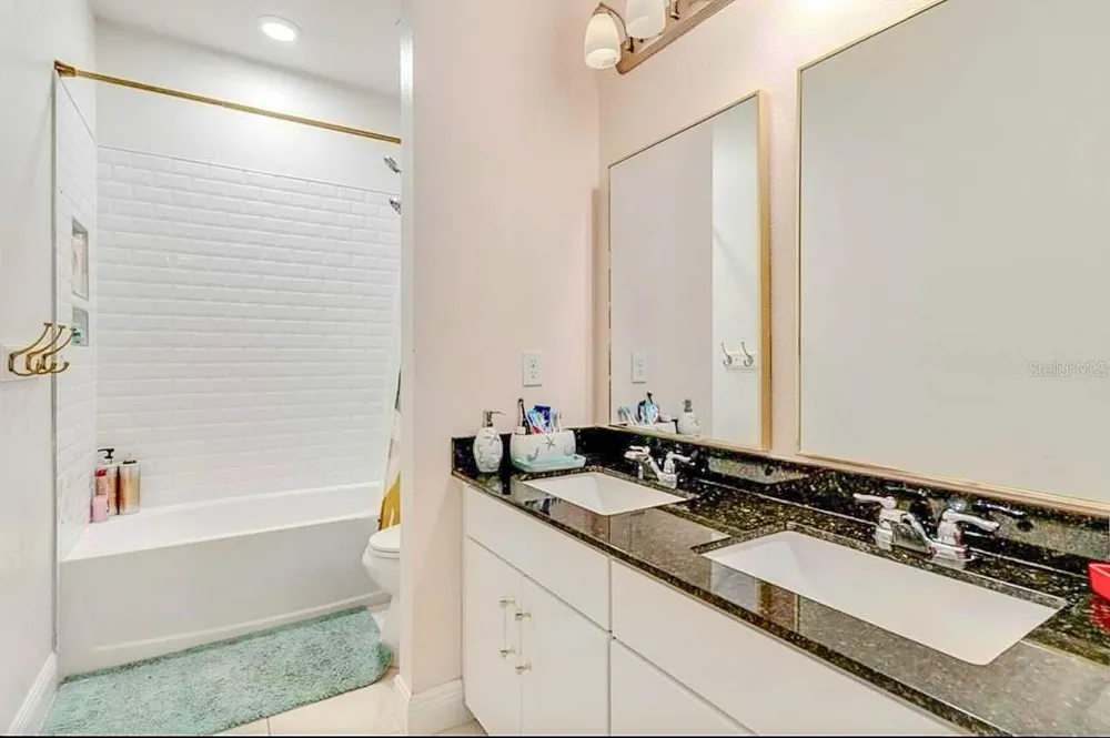 8109 LUDINGTON CIRCLE Orlando, FL 32836