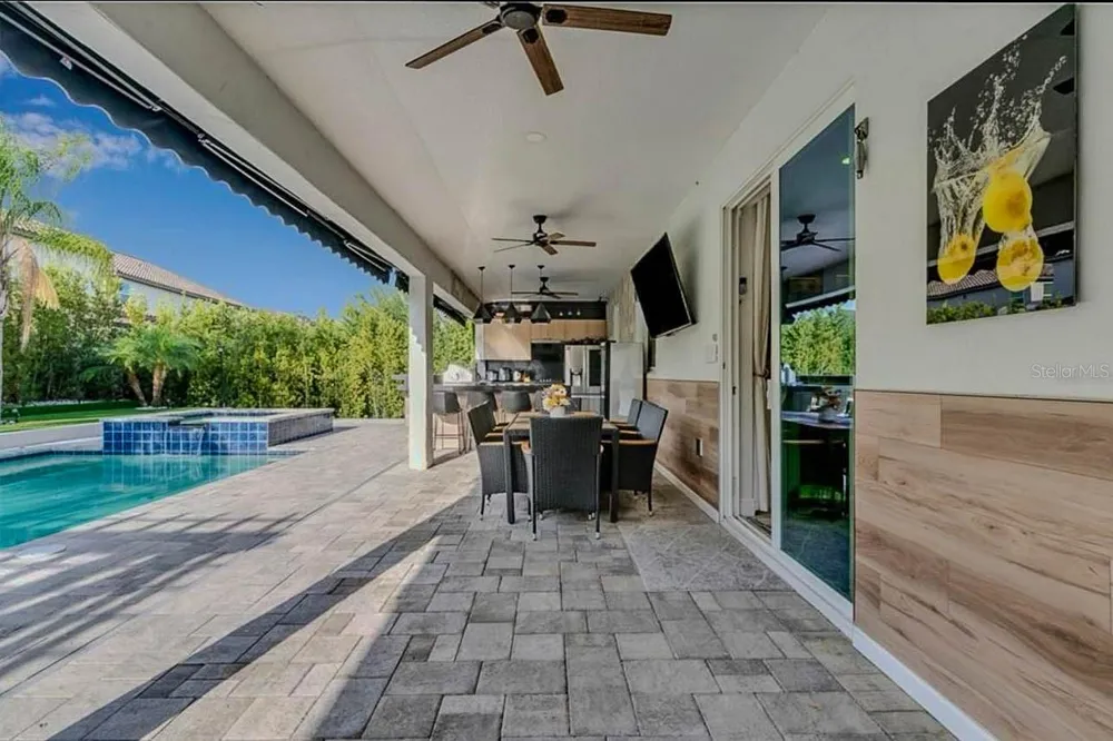8109 LUDINGTON CIRCLE Orlando, FL 32836
