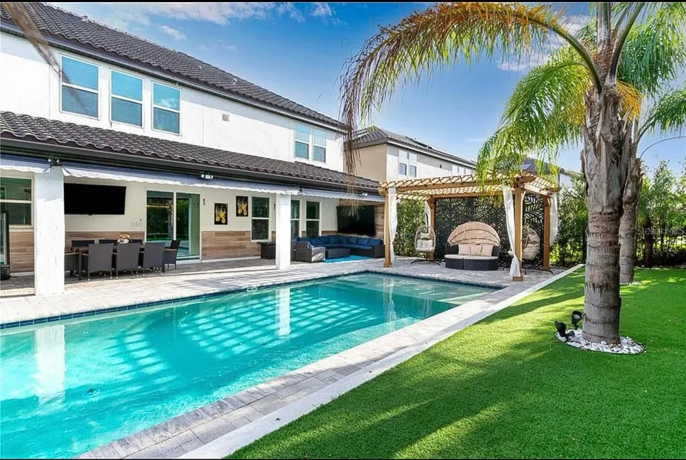 8109 LUDINGTON CIRCLE Orlando, FL 32836