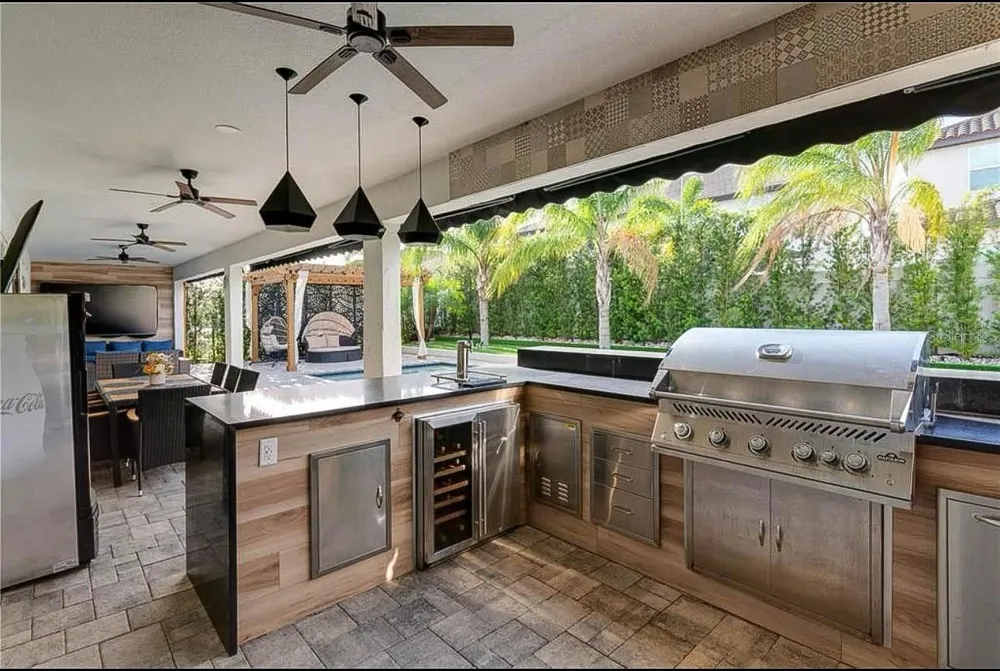 8109 LUDINGTON CIRCLE Orlando, FL 32836