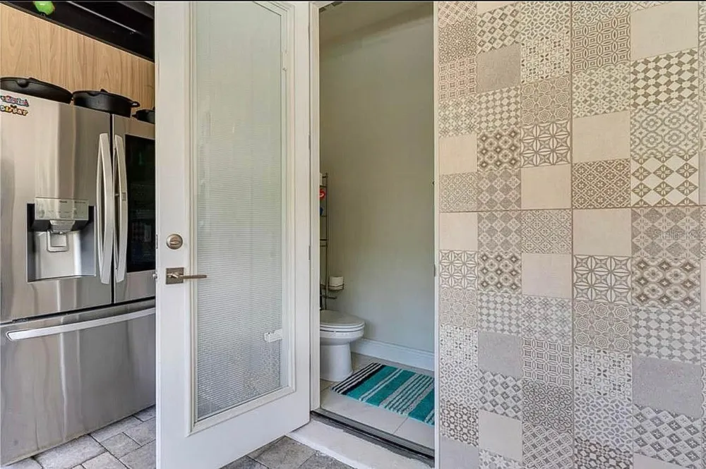 8109 LUDINGTON CIRCLE Orlando, FL 32836