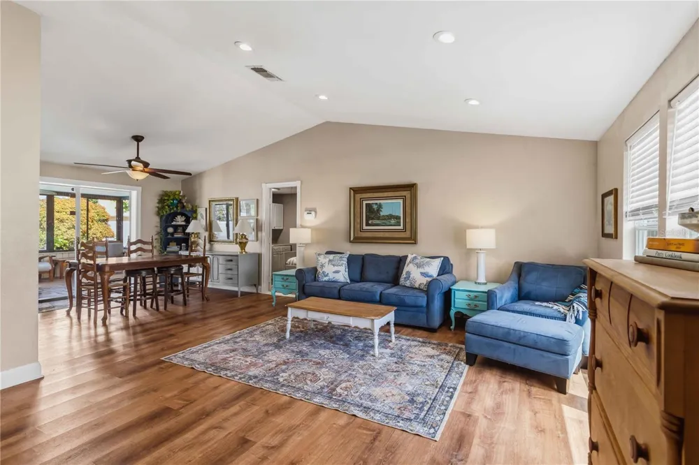 6402 34TH AVENUE W Bradenton, FL 34209