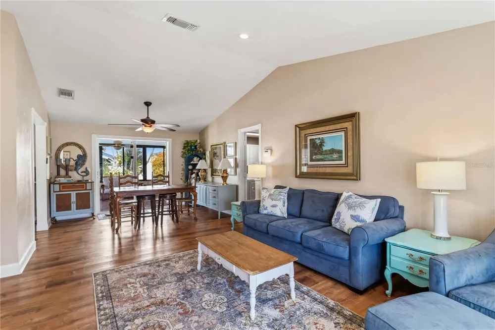6402 34TH AVENUE W Bradenton, FL 34209