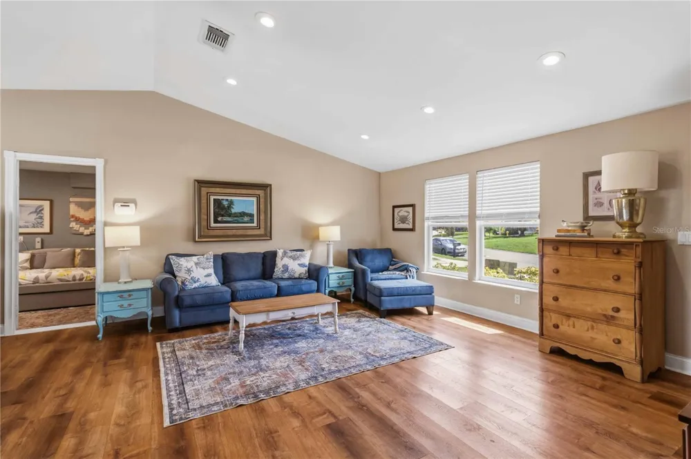 6402 34TH AVENUE W Bradenton, FL 34209