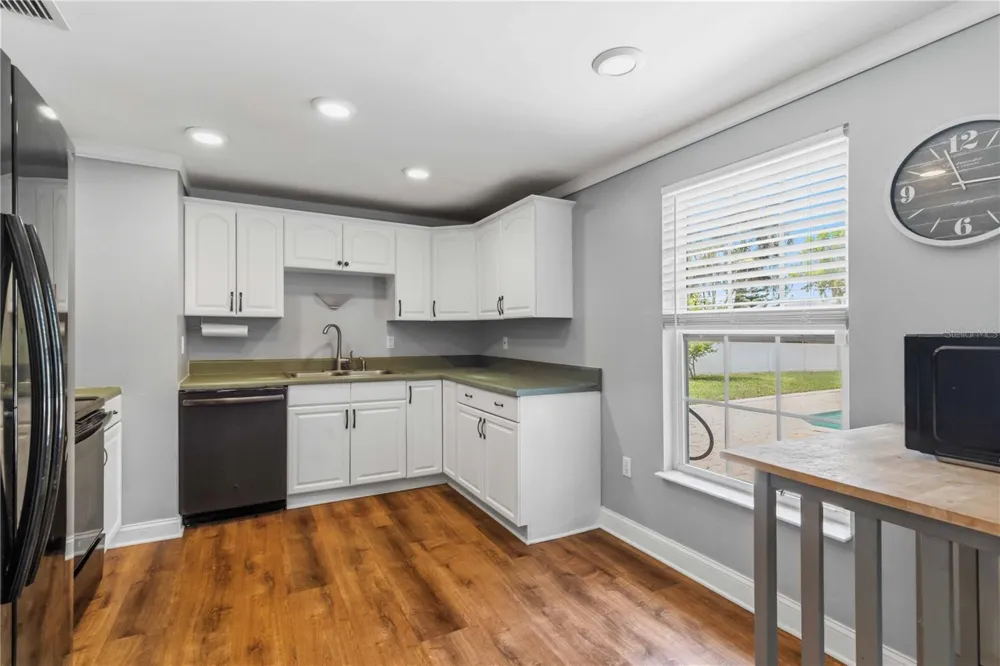 6402 34TH AVENUE W Bradenton, FL 34209
