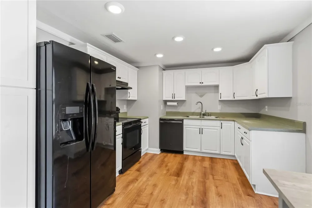 6402 34TH AVENUE W Bradenton, FL 34209