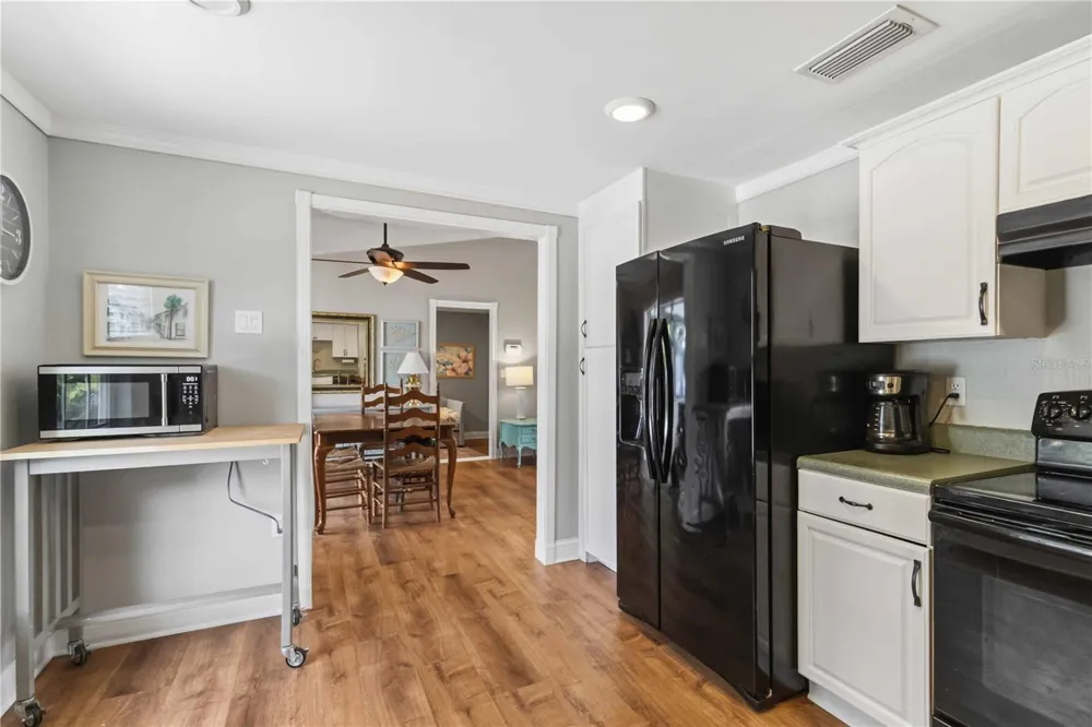 6402 34TH AVENUE W Bradenton, FL 34209