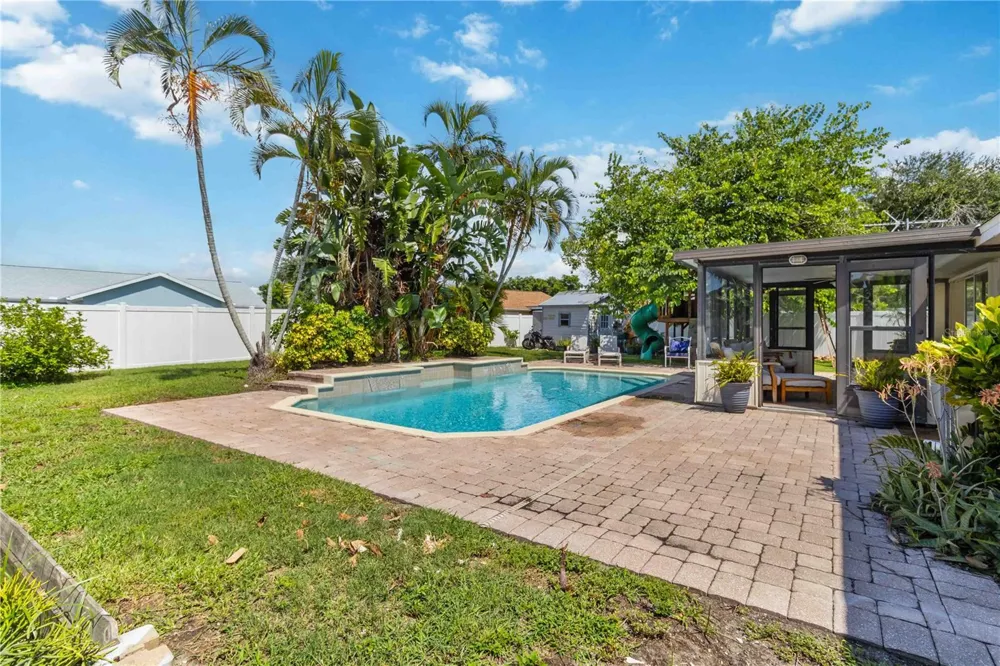 6402 34TH AVENUE W Bradenton, FL 34209