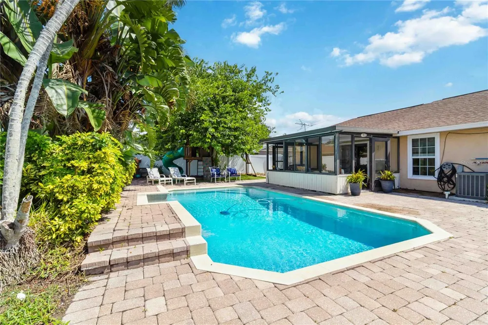 6402 34TH AVENUE W Bradenton, FL 34209