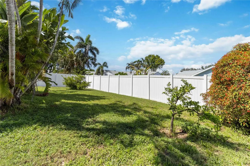 6402 34TH AVENUE W Bradenton, FL 34209