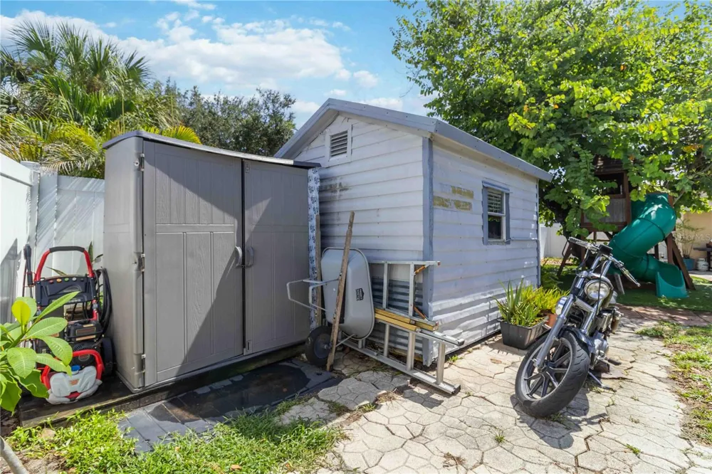 6402 34TH AVENUE W Bradenton, FL 34209