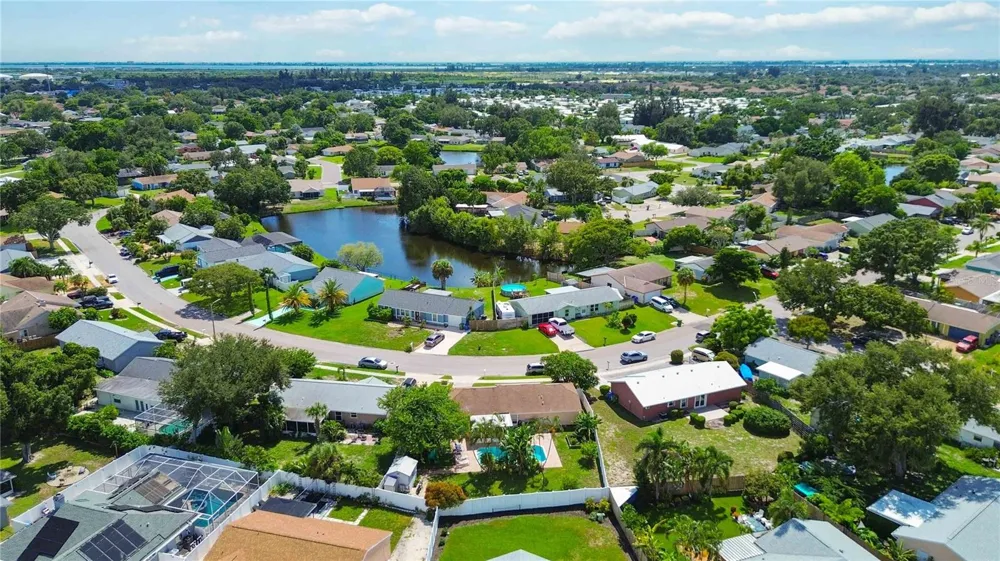 6402 34TH AVENUE W Bradenton, FL 34209