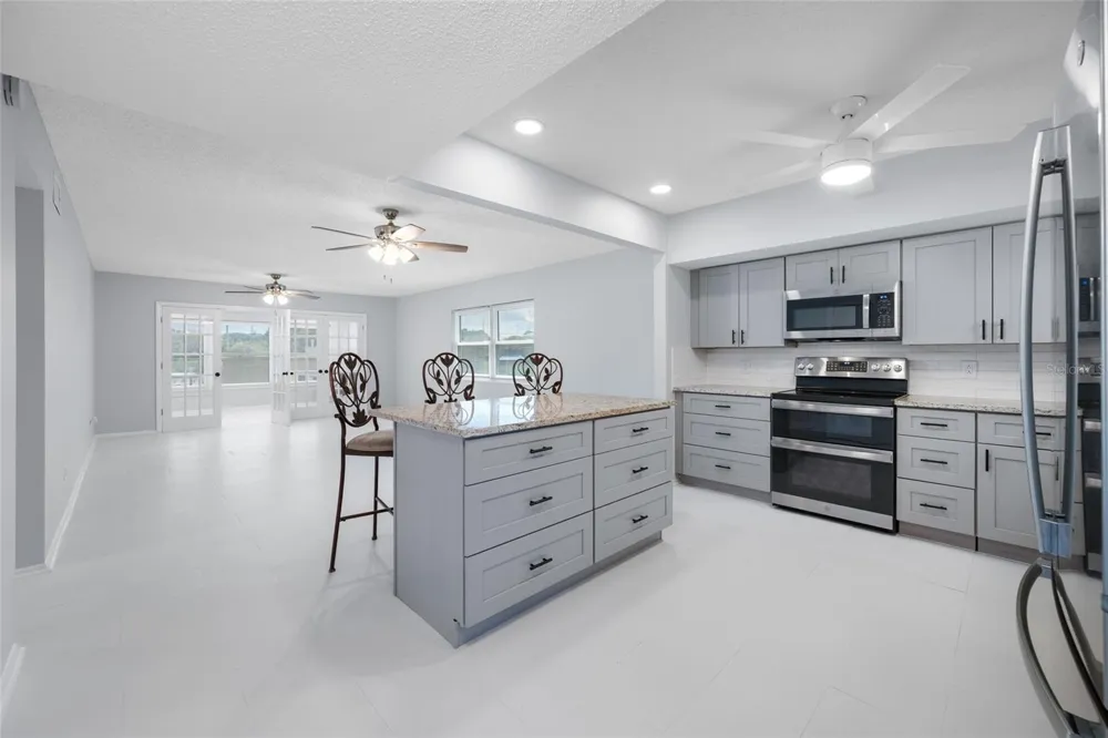 2258 WORLD PARKWAY BOULEVARD W #40 Clearwater, FL 33763