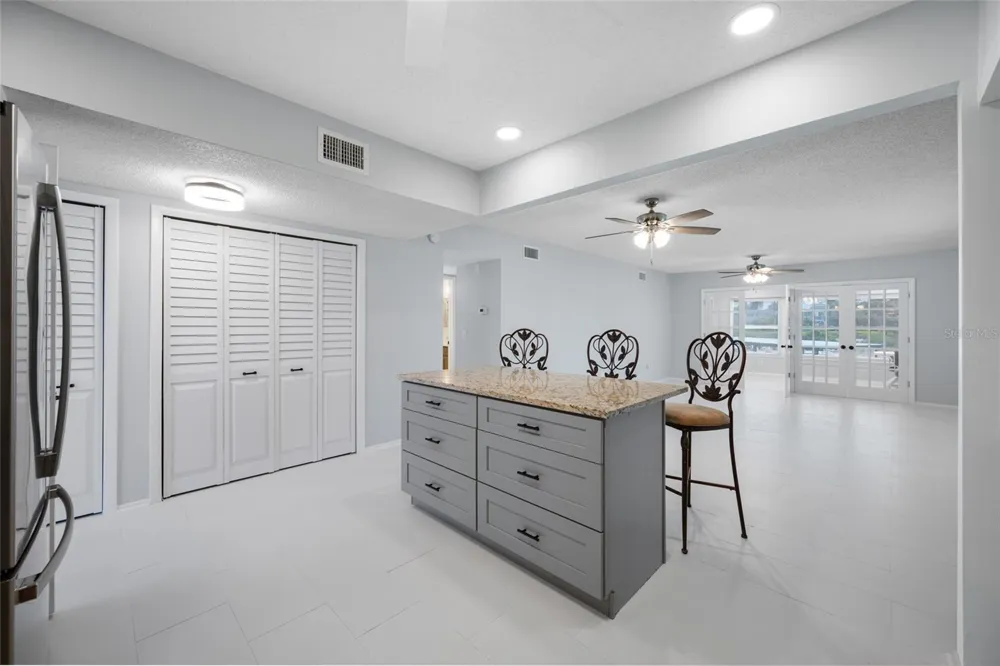 2258 WORLD PARKWAY BOULEVARD W #40 Clearwater, FL 33763