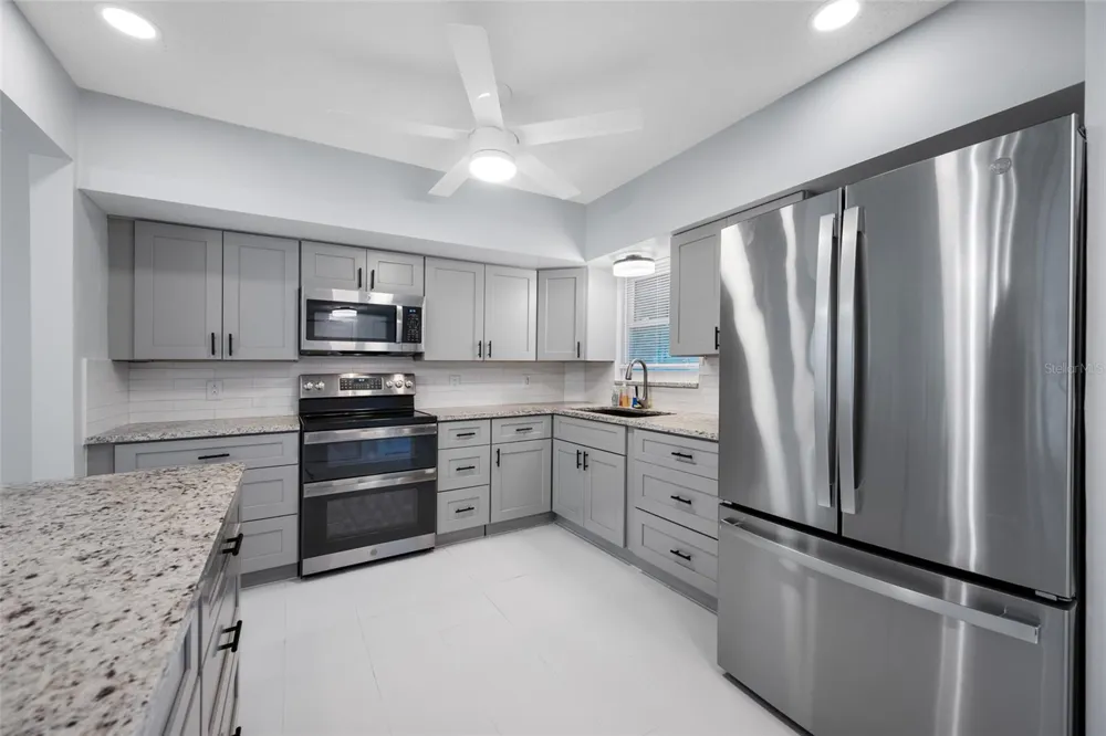 2258 WORLD PARKWAY BOULEVARD W #40 Clearwater, FL 33763
