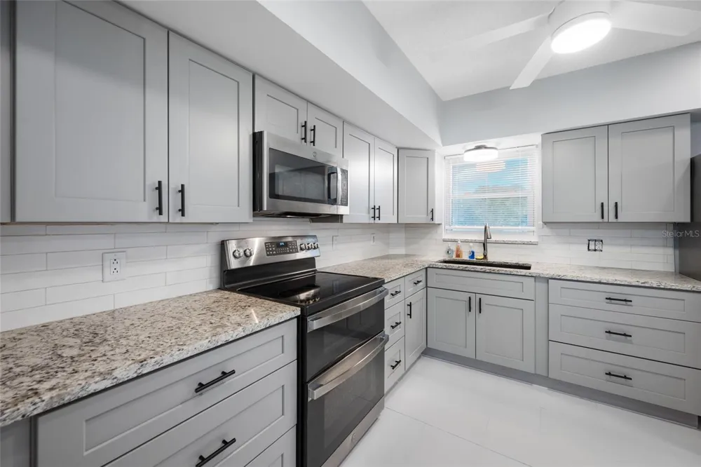 2258 WORLD PARKWAY BOULEVARD W #40 Clearwater, FL 33763