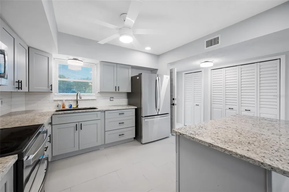 2258 WORLD PARKWAY BOULEVARD W #40 Clearwater, FL 33763