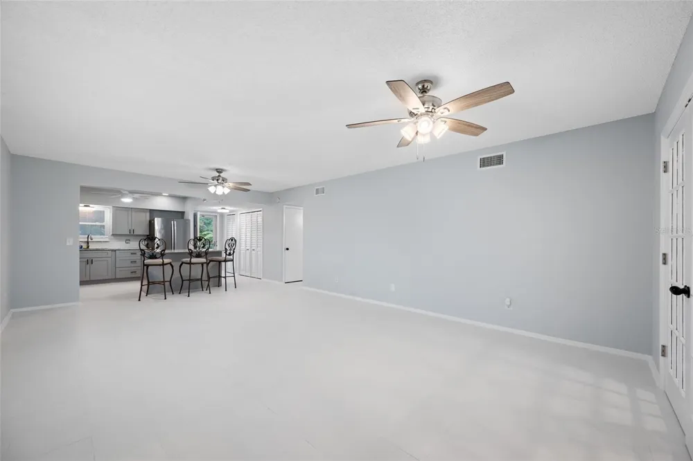 2258 WORLD PARKWAY BOULEVARD W #40 Clearwater, FL 33763