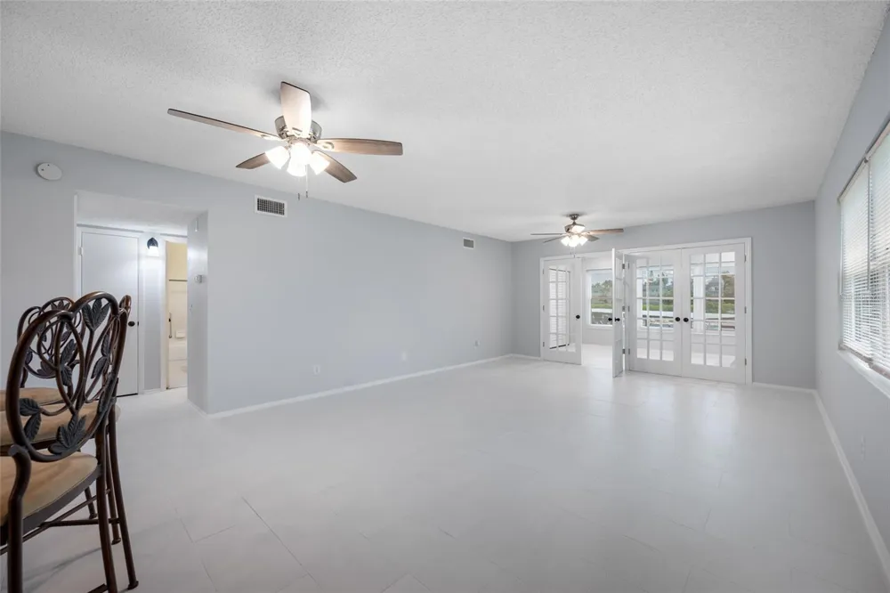 2258 WORLD PARKWAY BOULEVARD W #40 Clearwater, FL 33763