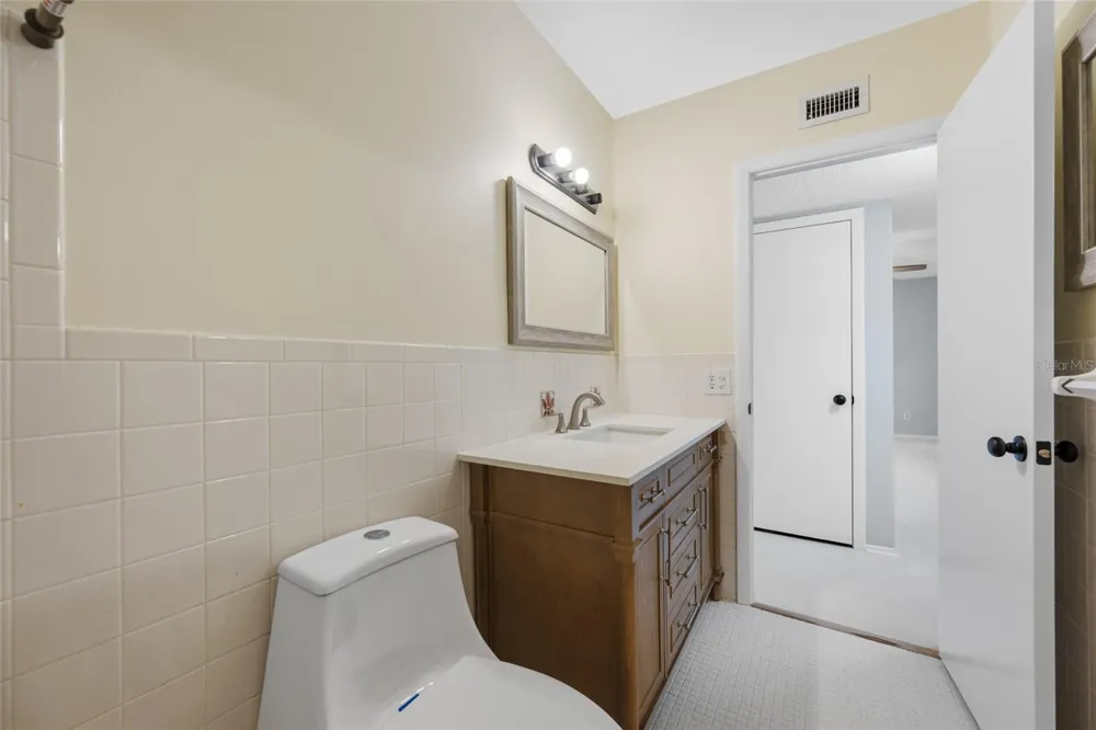 2258 WORLD PARKWAY BOULEVARD W #40 Clearwater, FL 33763