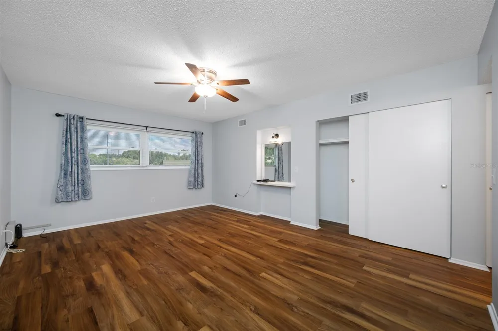 2258 WORLD PARKWAY BOULEVARD W #40 Clearwater, FL 33763