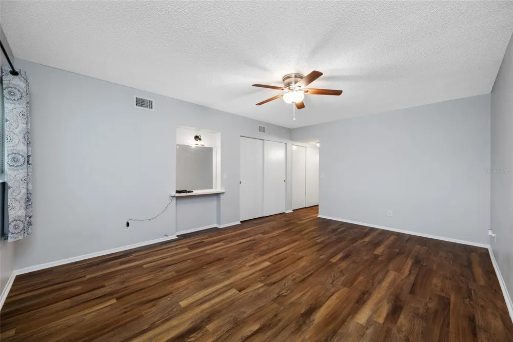 2258 WORLD PARKWAY BOULEVARD W #40 Clearwater, FL 33763