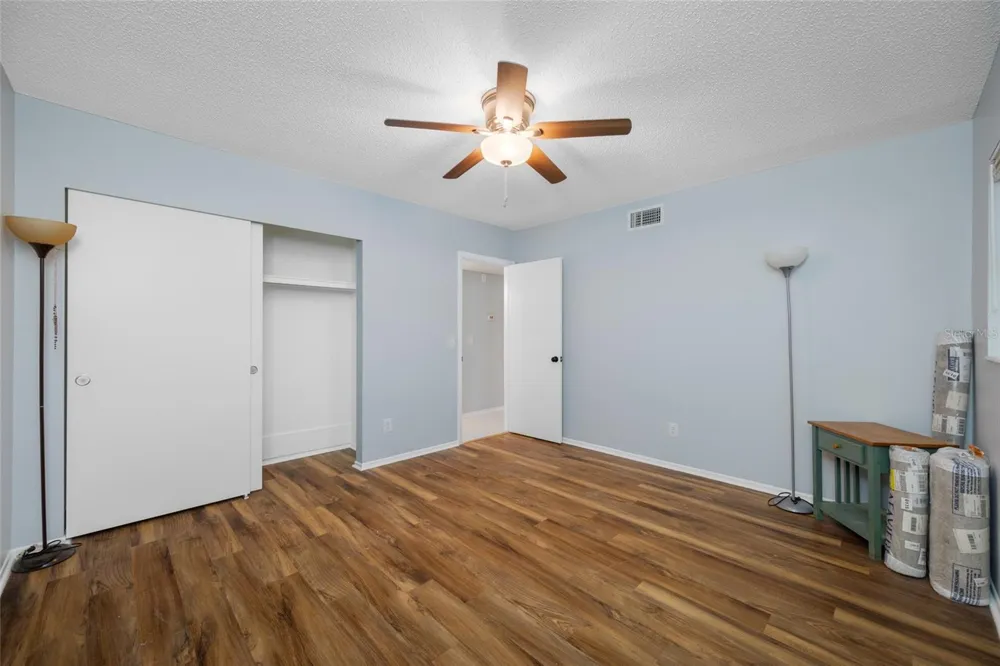 2258 WORLD PARKWAY BOULEVARD W #40 Clearwater, FL 33763