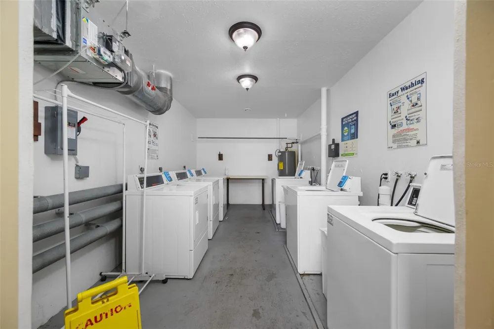 2258 WORLD PARKWAY BOULEVARD W #40 Clearwater, FL 33763
