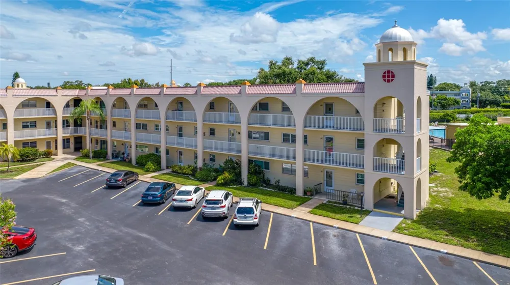 2258 WORLD PARKWAY BOULEVARD W #40 Clearwater, FL 33763