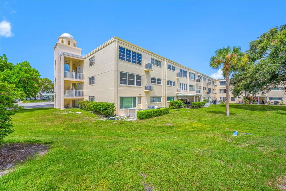 2258 WORLD PARKWAY BOULEVARD W #40 Clearwater, FL 33763
