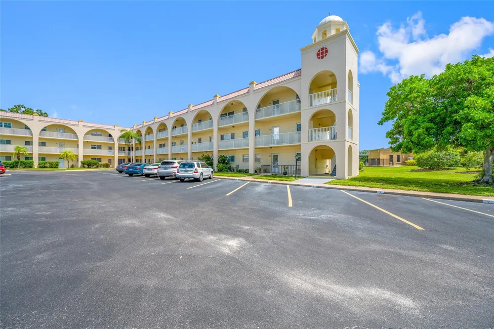 2258 WORLD PARKWAY BOULEVARD W #40 Clearwater, FL 33763