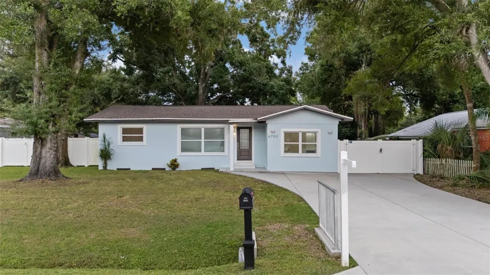 6703 BOULEVARD Tampa, FL 33604