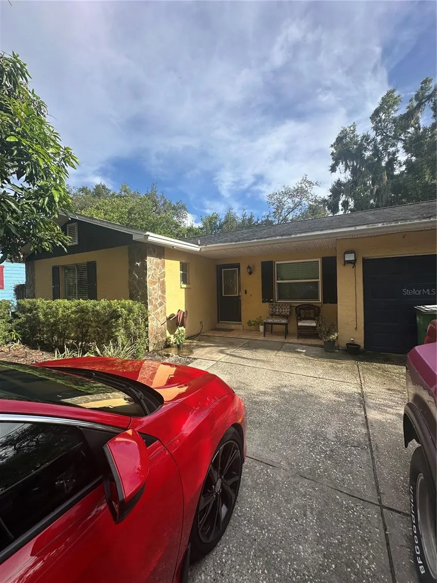 4605 E YUKON STREET Tampa, FL 33617