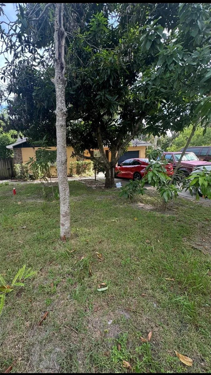 4605 E YUKON STREET Tampa, FL 33617