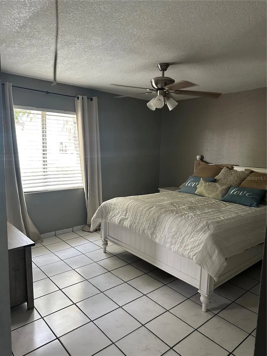 4605 E YUKON STREET Tampa, FL 33617