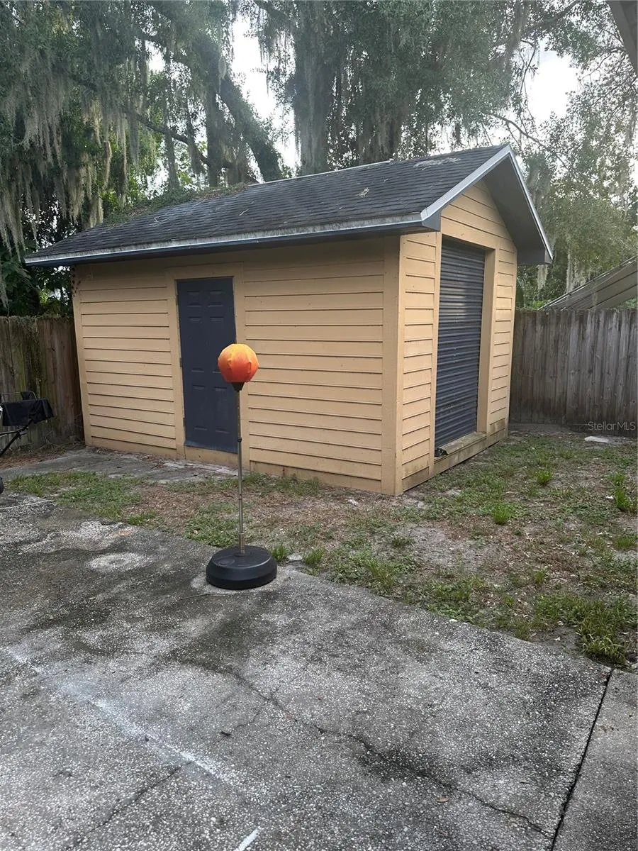 4605 E YUKON STREET Tampa, FL 33617