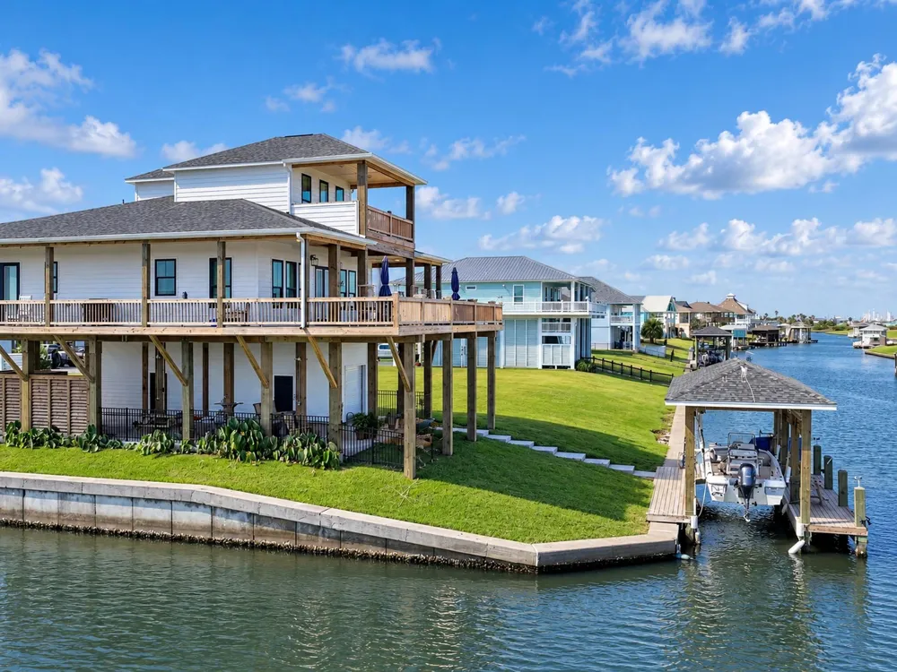 1420 17th Street Port Bolivar, TX 77650