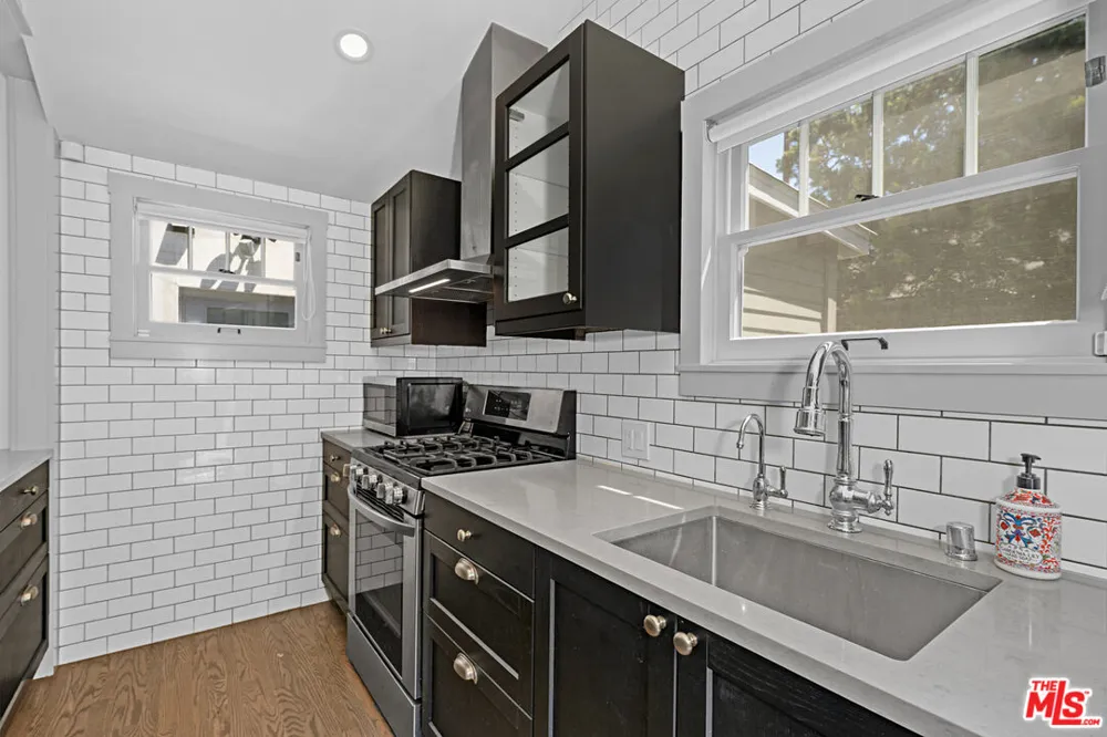 30 Fleet Street Venice, CA 90292