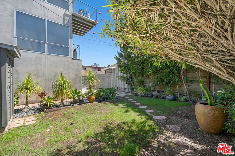 30 Fleet Street Venice, CA 90292