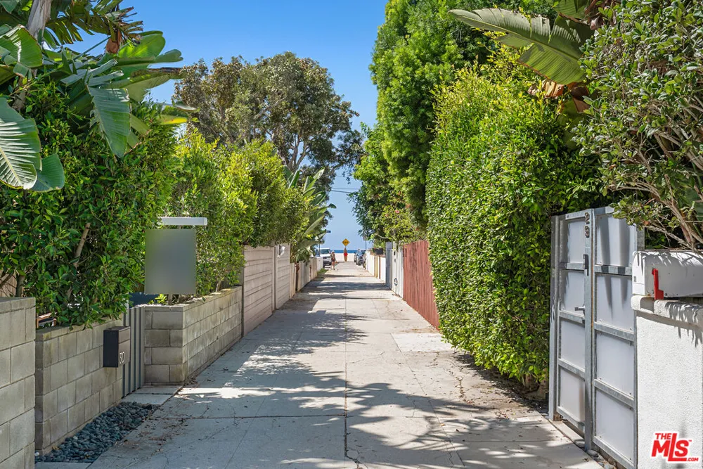 30 Fleet Street Venice, CA 90292