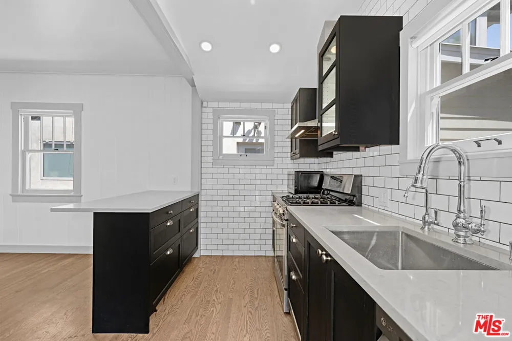 30 Fleet Street Venice, CA 90292