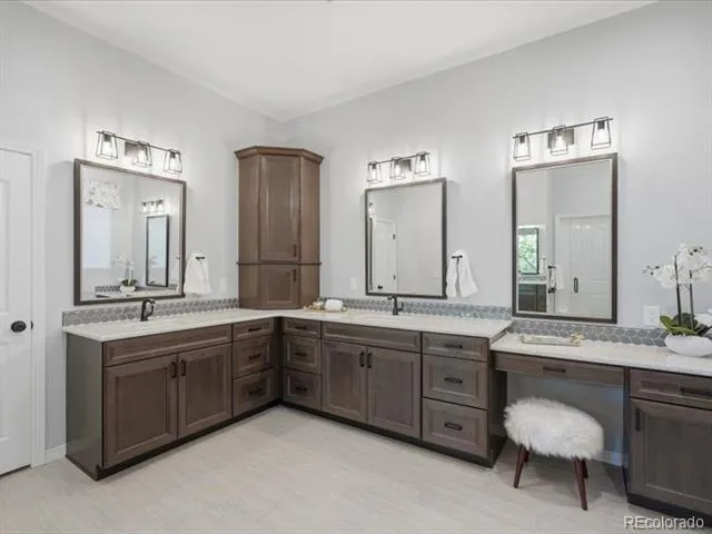 6570 S Ames Court Littleton, CO 80123
