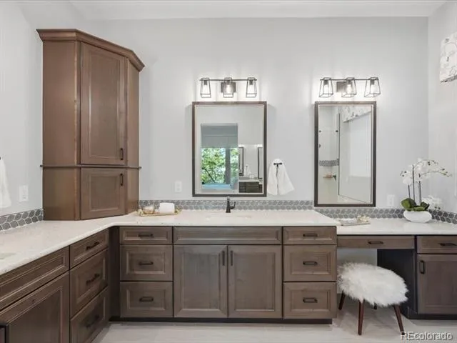 6570 S Ames Court Littleton, CO 80123