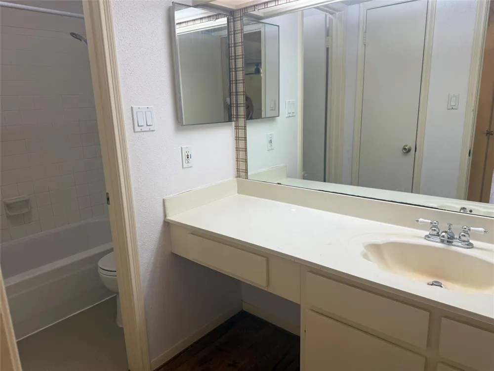 2121 Hepburn Street #407 Houston, TX 77054