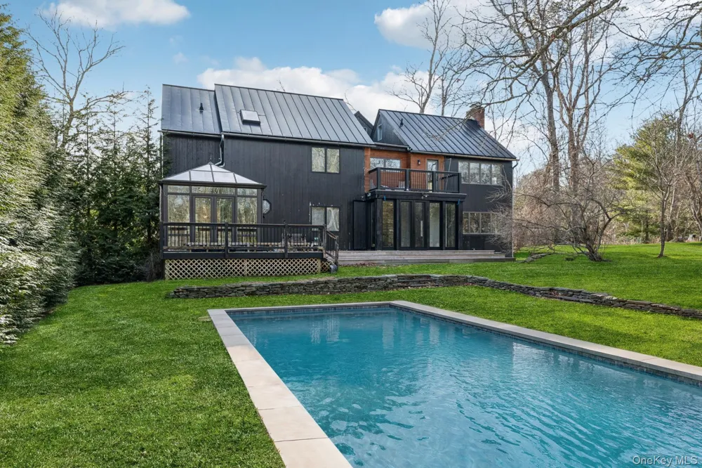 191 Bull Path East Hampton, NY 11937
