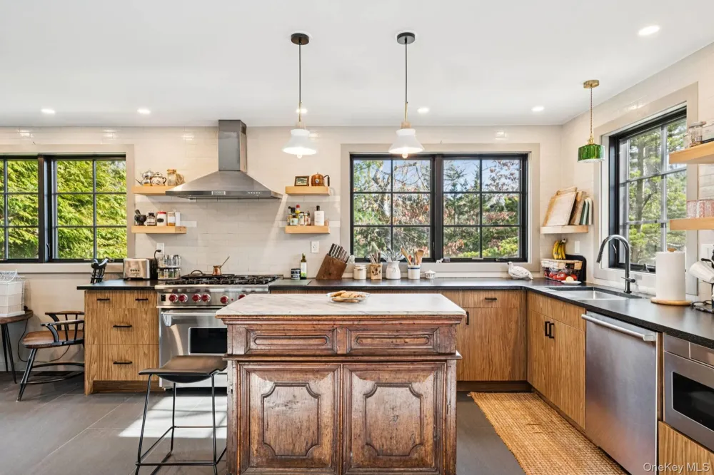 191 Bull Path East Hampton, NY 11937